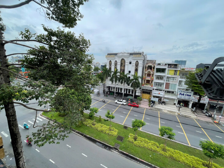 Q. Bình Tân Khu Tên Lửa ! MẶT BẰNG ĐẸP LẮM ! CHO THUÊ TẦNG 2 và TẦNG CROOFTOP , DT : 300 m2 ( mỗi
