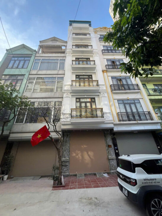 BÁN ĐẤT TẶNG DẪY NHÀ MẶT TIỀN PHỐ VỌNG, 1100 M2, MẶT TIỀN 30 M, GIÁ 358 TỶ.