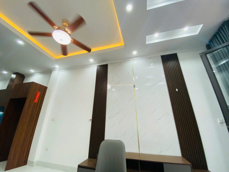 Đỉnh nóc kịch trần – Phố Trạm – 1 nhà ra mặt phố – dân xây – 32m2 – 5 tầng – 7.9 tỷ