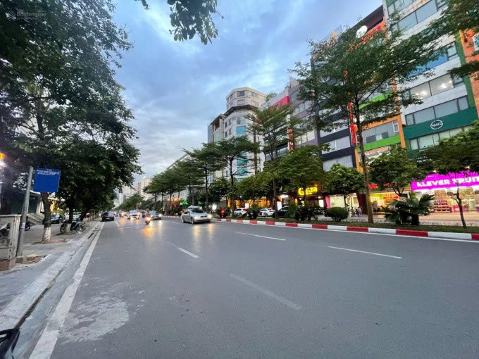 (DÒNG TIỀN 180TR/TH) BÁN TÒA KHÁCH SẠN TRẦN THÁI TÔNG, CẦU GIẤY – 127M² – MT 8M- GIÁ 69 TỶ