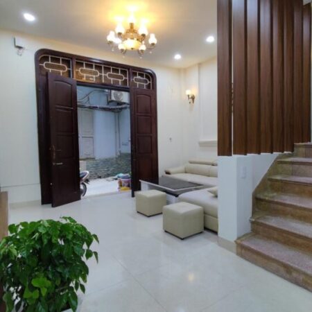 Bán nhà Nguyễn Chính, Hoàng Mai, 15m ra phố, ô tô gần nhà, 41m2, 7.6 tỷ