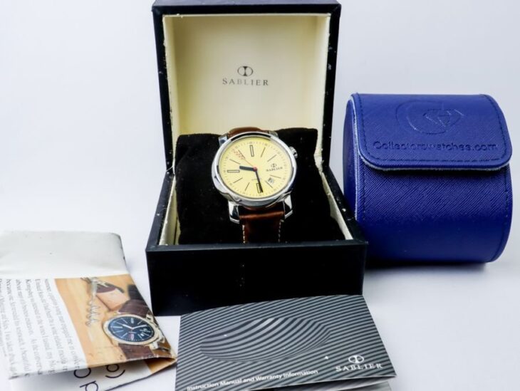 Đồng Hồ Nam Sablier Automatic dây da – 3 kim mặt vàng núm xéo – Like New Fullbox…
