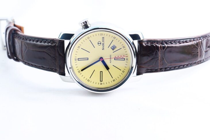 Đồng Hồ Nam Sablier Automatic dây da – 3 kim mặt vàng núm xéo – Like New Fullbox…