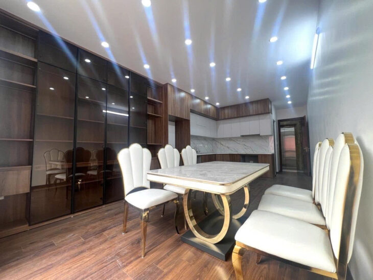 BÁN NHÀ PHÂN LÔ PHÙNG CHÍ KIÊN, CẦU GIẤY – 48M² x 6T THANG MÁY – Ô TÔ VÀO NHÀ – GIÁ 15.75 TỶ