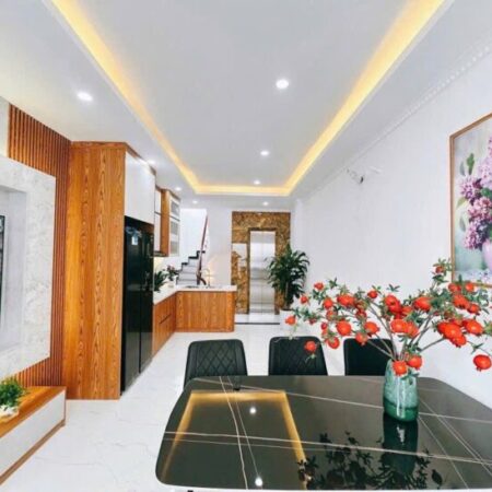 Bán nhà Trương Định 5 Tầng Thang Máy Mới Kính Koong 42m Nhỉnh 8 Tỷ