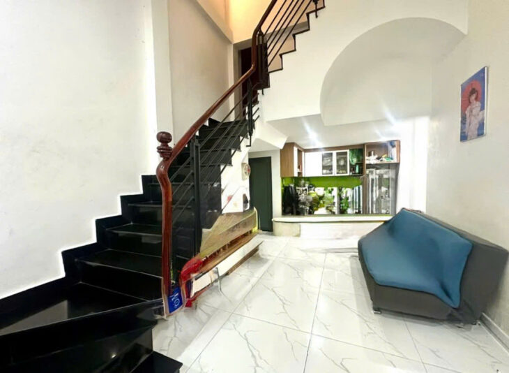 GIÁP QUẬN 10 – LÝ THƯỜNG KIỆT – VÀI CĂN RA XE TẢI TRÁNH – 3 LẦU – 41M². NHỈNH 6 TỶ.