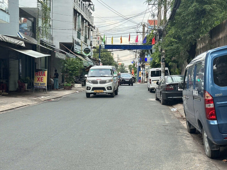 Nhà NGỘP HXT Cống Lở ngang 4.7m 4 tầng đẹp 94m2 KD buôn bán gần chợ nhỉnh 15 tỷ.