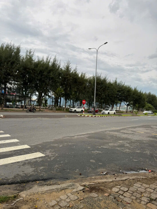 + Biển Nguyễn Tất Thành, nhà C4 kinh doanh, đang cho thuê, đối diện dự án khu thương mại tự do lấn