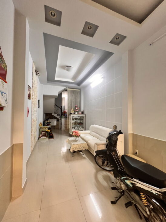 HẺM Ô TÔ ĐẬU TẬN NHÀ, TRỤC ĐƯỜNG LÊ VĂN SỸ TÂN BÌNH HIẾM NHÀ BÁN Giá: 10 tỷ