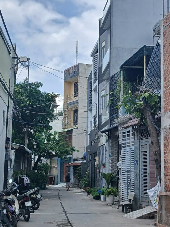 BÁN NHÀ HAI MẶT HẺM 1 XẸT ĐỀU 5M, MỚI ĐẸP, 3 TẦNG BTCT, 68M2(4X17), NGAY NGÃ TƯ NGUYỄN THỊ