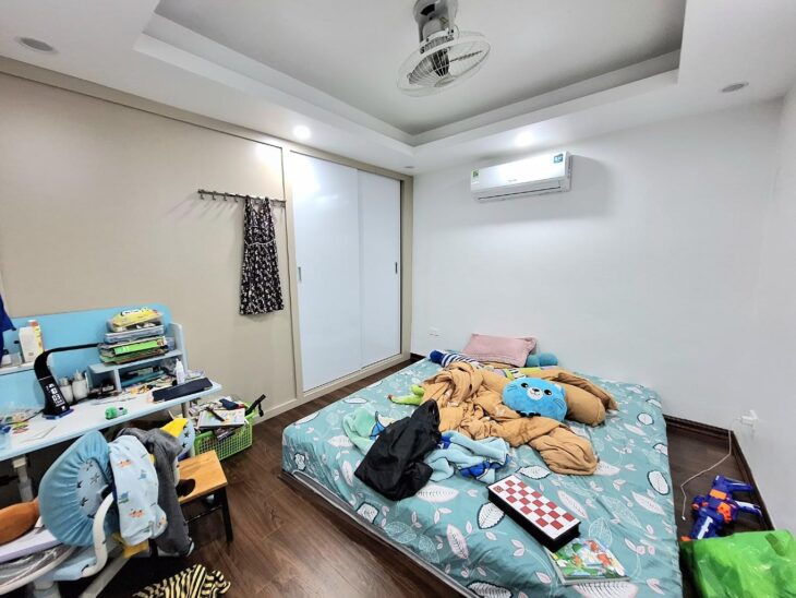 Bán nhà Tập thể Z gần ĐH Bách khoa, Kinh tế, Xây dựng 100m2. Giá: 4.3 tỷ