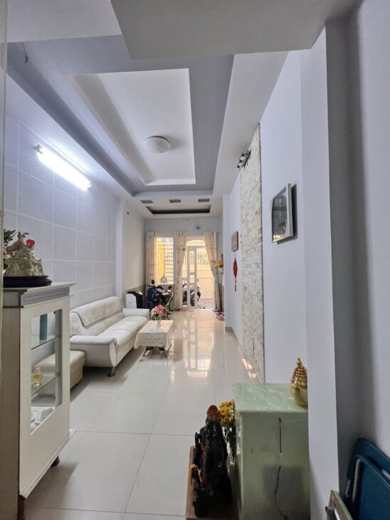 HẺM Ô TÔ ĐẬU TẬN NHÀ, TRỤC ĐƯỜNG LÊ VĂN SỸ TÂN BÌNH HIẾM NHÀ BÁN Giá: 10 tỷ