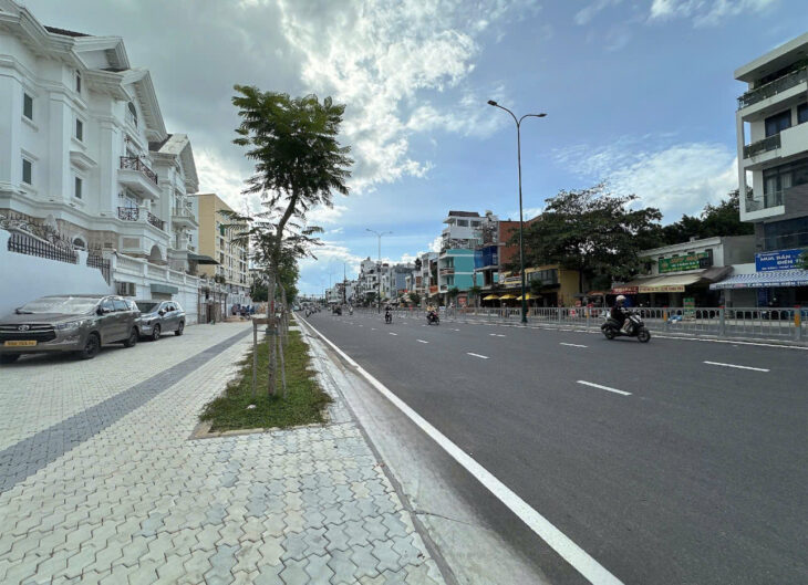 Bán nhà 5 lầu vài bước ra Dương Quảng Hàm ngắm Landmark 81 ngang 5.5m 93m2 11PN 15.5 tỷ