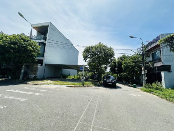 HIẾM! LÔ GÓC 2 MẶT TIỀN VIEW CÔNG VIÊN NAM HÒA XUÂN, DT 141M2, CHỈ 5.X TỶ TLCC
