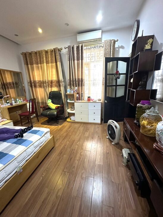 Bán nhà Võng Thị, Tây Hồ, lô góc, ô tô, 88m2, 3 tầng, Mt 8.2m, chỉ 20.9 tỷ