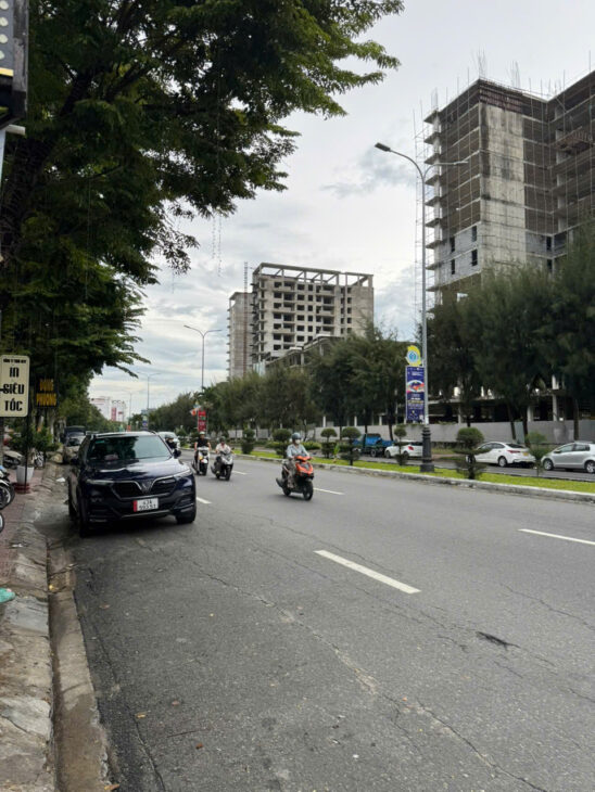 + Chính Chủ, Đất Nam Hoà Xuân, sát lô góc giao nhau 2 đường 10,5m lề 5m, nối sang đảo kim cương.