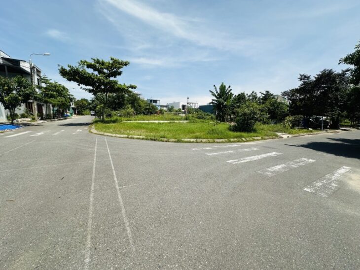 HIẾM! LÔ GÓC 2 MẶT TIỀN VIEW CÔNG VIÊN NAM HÒA XUÂN, DT 141M2, CHỈ 5.X TỶ TLCC