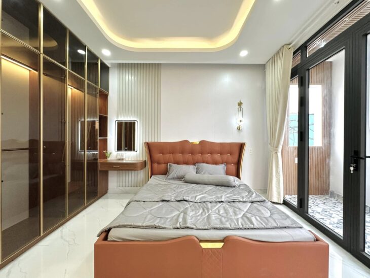SIÊU HÓT, VÍP, NHÀ PHẠM VĂN ĐỒNG 35M2X6T,MT=5M,THANG MÁY,1 NHÀ RA Ô TÔ TRÁNH, 8 TỶ