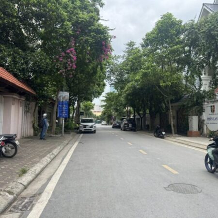 Cho thuê biệt thự Thành phố giao lưu, 200m2, 4 tầng, làm văn phòng, nhà ở.