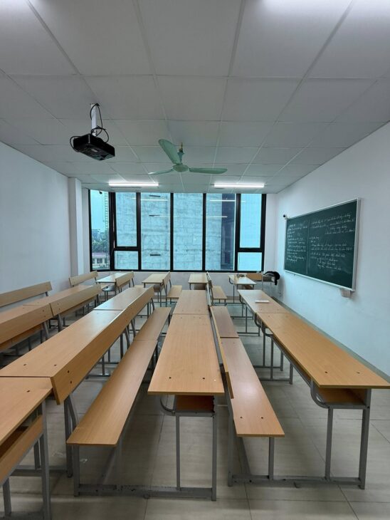 BÁN NHÀ NGUYỄN THỊ ĐỊNHN . 40M 5T MT6 GIÁ 10,8 TỶ ĐANG KINH DOANH GẦN Ô TÔ TRÁNH