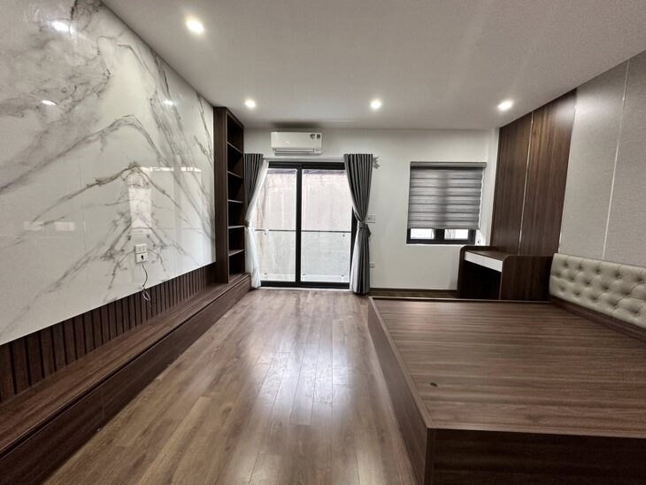 NHÀ BỒ ĐỀ, SÁT CẦU, 6 TẦNG, THANG MÁY, FULL NỘI THẤT, VỊ TRÍ ĐẸP, Ở NGAY. DIỆN TÍCH 50M2.