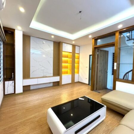 ????Nhà đẹp gần Ô tô Hạ Yên Quyết, Nguyễn Khang 35m 5T, chỉ hơn 8 tỷ????