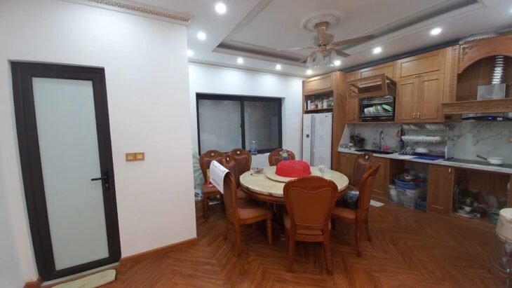 Bán nhà khu 72 ha Vĩnh phúc Ba đình Ô tô vào nhà 2 thoáng trước sau 81m 15.3tỷ