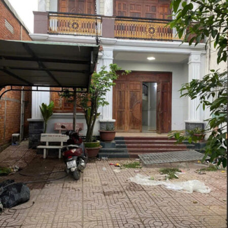 04. Nhà 8 triệu 4 phòng ngủ có sân đậu ô tô
