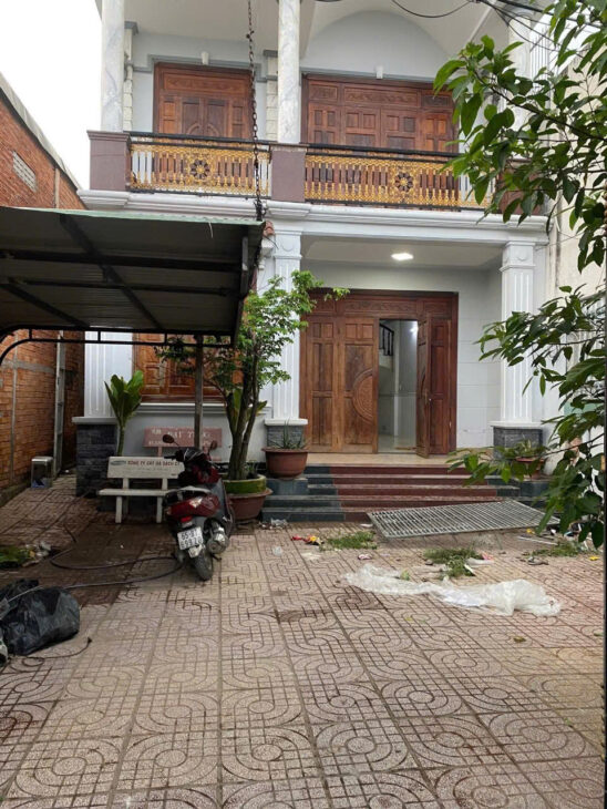 04. Nhà 8 triệu 4 phòng ngủ có sân đậu ô tô