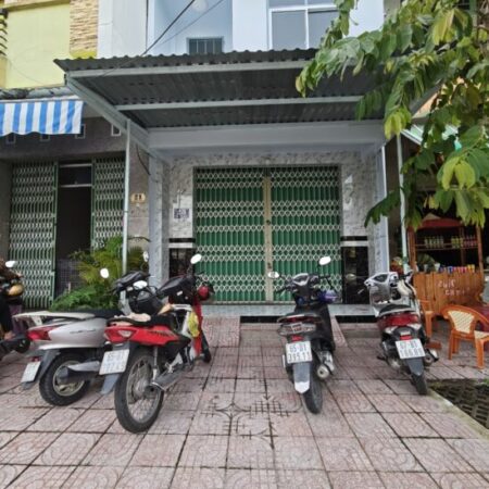 01. Nhà 12 triệu mới đẹp mặt tiền đường Hồ Huỳnh Cương