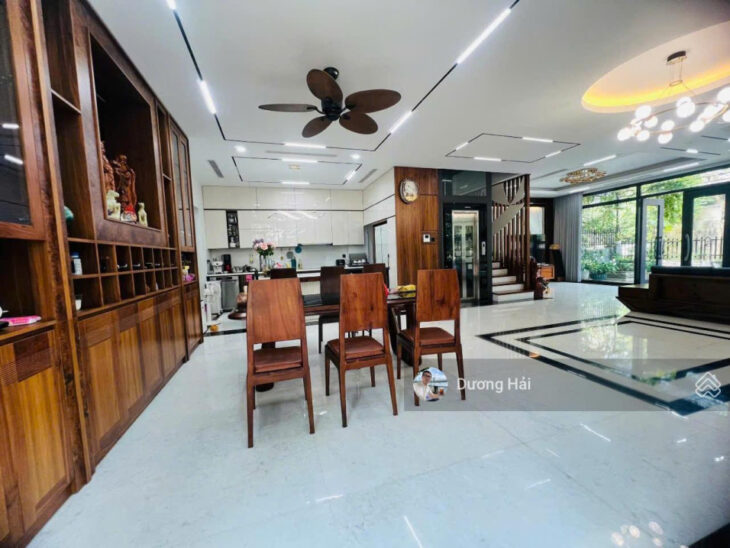 Bán nhà mặt phố gần Hoàng Quốc Việt – Nguyễn Phong Sắc vỉa hè 75m2 5 tầng thang máy