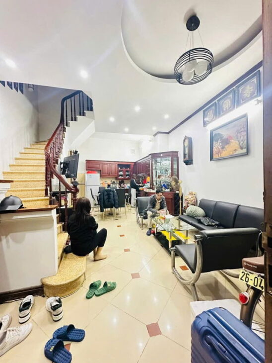 🔥Cách 1 Nhà Ra Ô Tô, Vị Trí Siêu Đẹp. Nhà Dân Xây Khung Cột Chắc Chắn , Khách Mua Về Lên Tầng ,