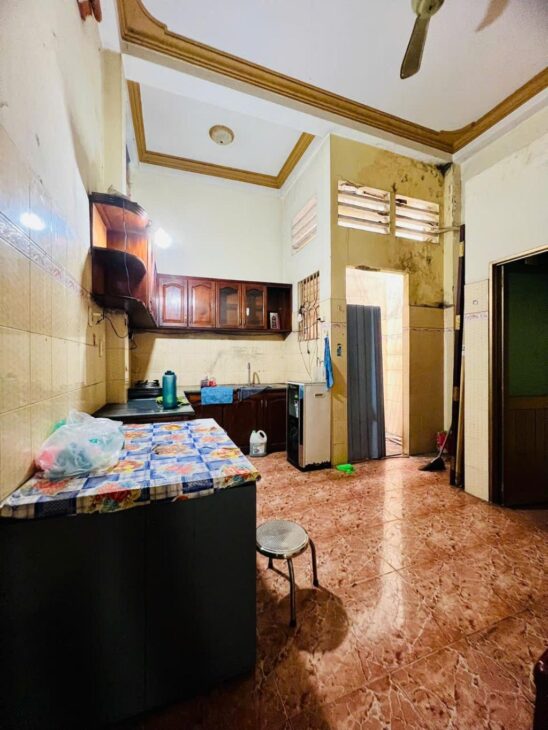 HIẾM CĂN THỨ 2 – HẺM NHỰA NGAY NGUYỄN HỒNG ĐÀO – 3 TẦNG – 91M2.