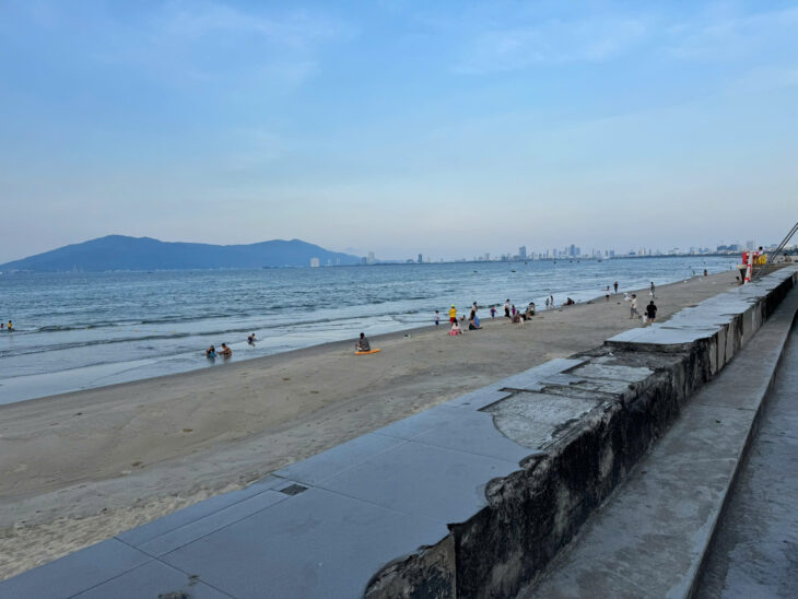 + Biển Nguyễn Tất Thành, nhà C4 kinh doanh, đang cho thuê, đối diện dự án khu thương mại tự do lấn