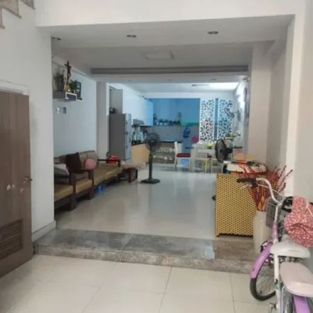 HXH thông, nở hậu 4.3m, 4 tầng x 70m2, Nguyễn Hồng Đào, chỉ 9.9 tỷ