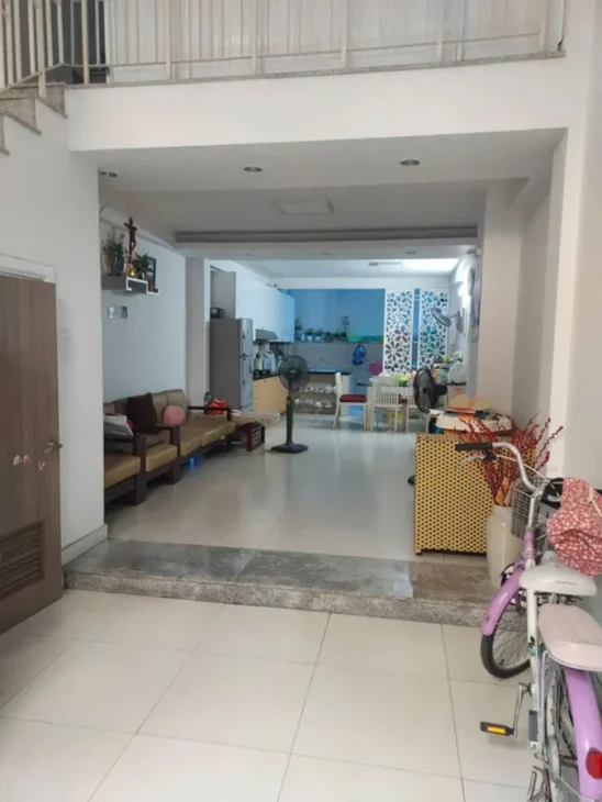 HXH thông, nở hậu 4.3m, 4 tầng x 70m2, Nguyễn Hồng Đào, chỉ 9.9 tỷ