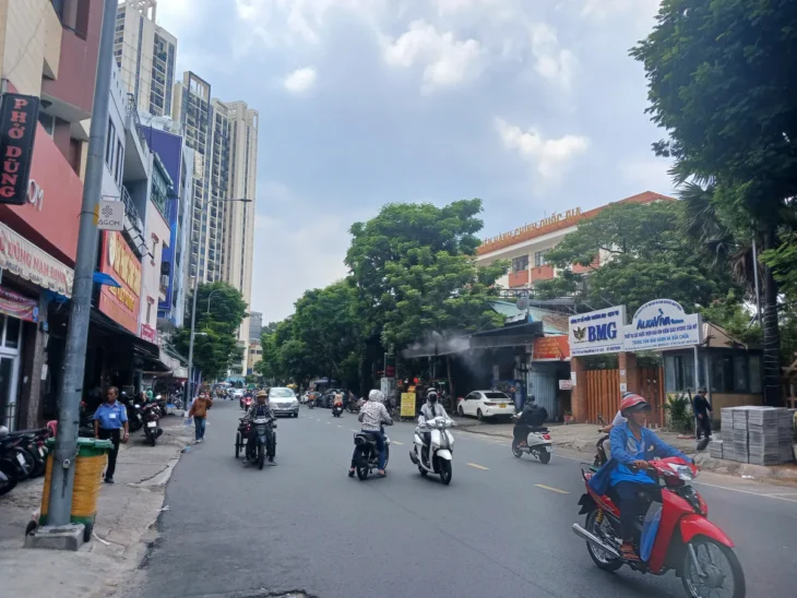 Ô tô ngủ nhà, 120m2 x 4 tầng mới đẹp ở ngay , Nguyễn Xuât Khoát, GIẢM SÂU hẵn 1 tỷ, giá bán chỉ còn