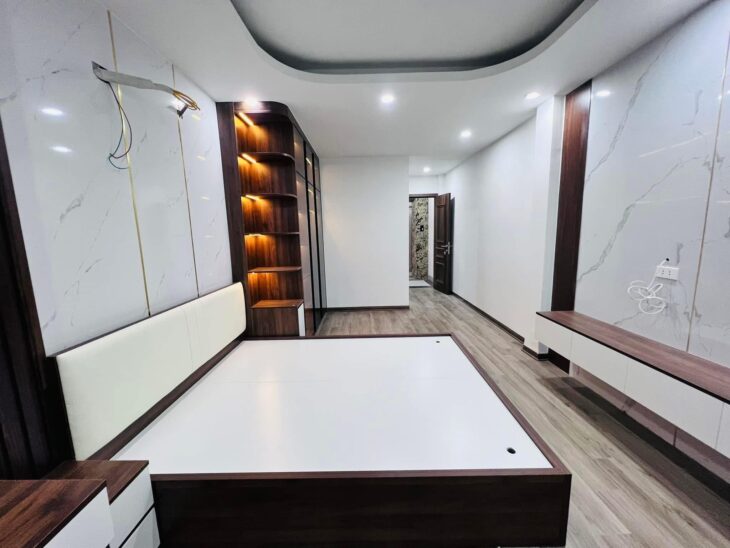 NHÀ SIÊU ĐẸP NGUYỄN KHÁNH TOÀN – 6 TẦNG THANG MÁY – 5M RA Ô TÔ TRÁNH ĐỖ ĐẬU NGÀY ĐÊM – 15M RA MẶT