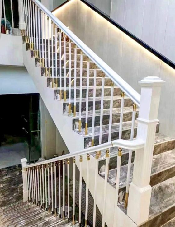Cho thuê Nhà hàng, VP, KD, Đội Cấn, thang máy; vỉa hè 95m2* 5T- 32 Tr