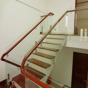 Cho thuê nhà căn góc, mới, Mai Hắc Đế, thang máy; vỉa hè 111m2* 5T- 44 Tr