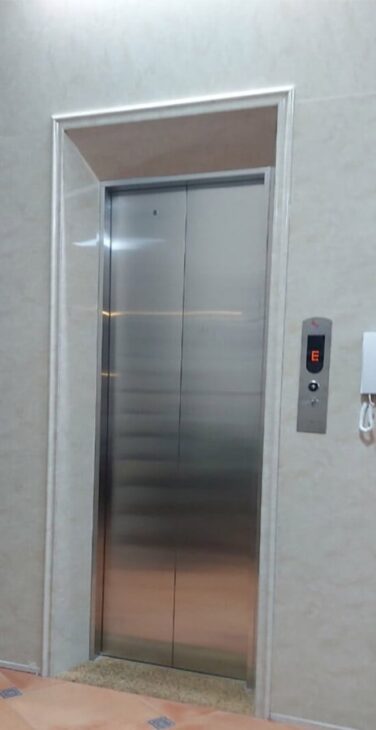 Tôi chủ nhà cho thuê nhà lô góc, mới,vỉa hè, 93m2- 5T, Giảng Võ_30 Tr