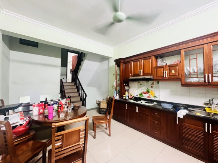 ????PHÂN LÔ – VỈA HÈ, Ô TÔ TRÁNH ĐỖ – NHÀ 2 THOÁNG CÓ GIẾNG TRỜI, CÓ THỂ LẮP THANG MÁY – KD, LÀM