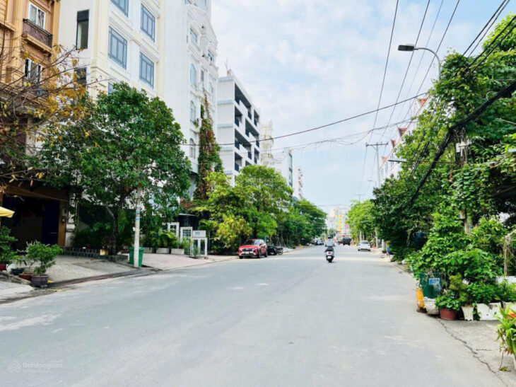 Bán tòa CHDV dòng tiền tốt ngay PMH Quận 7, DT: 8x30m – Hầm – 8 tầng – HĐT 300 triệu. Giá 52 tỷ