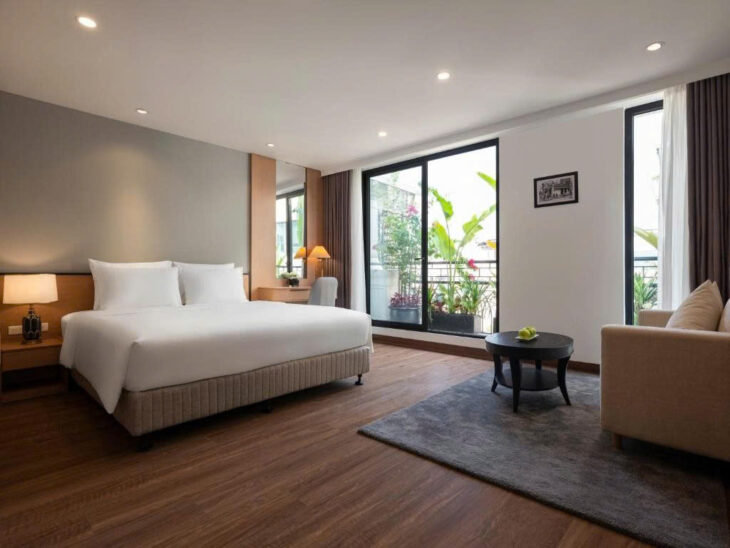 BÁN TÒA KHÁCH SẠN TRẦN THÁI TÔNG – 137M² x 8 TẦNG – MT 8M – DÒNG TIỀN 180TR/TH – 70 TỶ