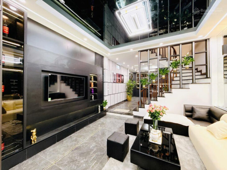 Bán nhà Linh Đàm diện tích 45m2 x5 tầng, mới, đẹp, 10m ra đường chính, giá 7.58 tỷ, SĐCC