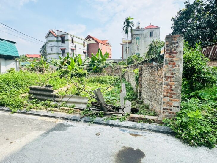SIÊU HIẾM CỔ MIẾU -THỤY LÂM- Ô TÔ NGỦ TRONG ĐẤT.GIÁ CHỈ 3 TỶ