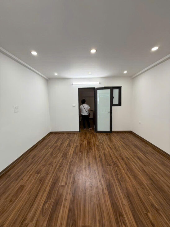 NGUYỄN KHANG – DÂN XÂY – NGÕ 3M – 50M RA PHỐ 32m2 5 tầng mặt tiền 4m Giá 10.8 tỷ