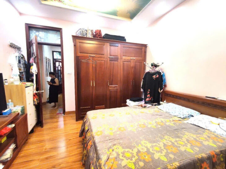 ĐỘI CẤN – NGÕ THÔNG RỘNG – NHÀ ĐẸP Diện Tích 46m2 5 tầng mặt tiền 3.9m Giá 13.9 tỷ