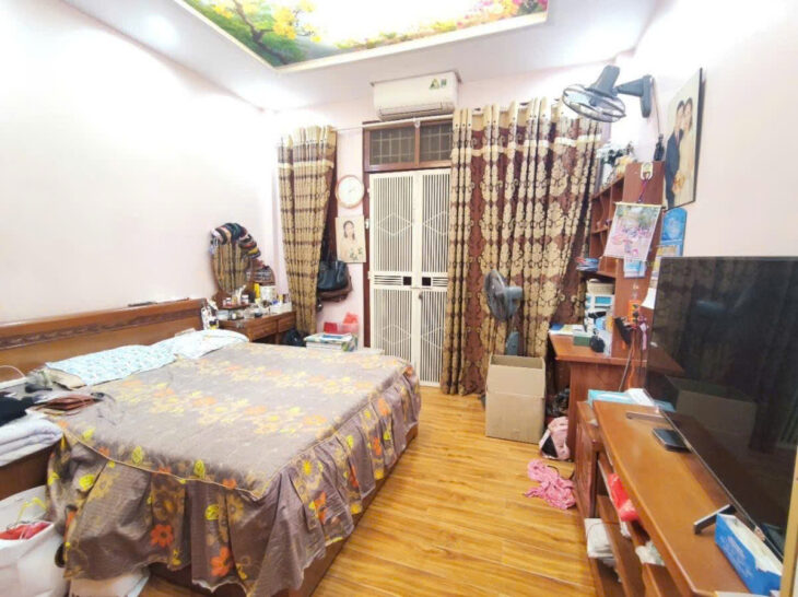 ĐỘI CẤN – NGÕ THÔNG RỘNG – NHÀ ĐẸP Diện Tích 46m2 5 tầng mặt tiền 3.9m Giá 13.9 tỷ