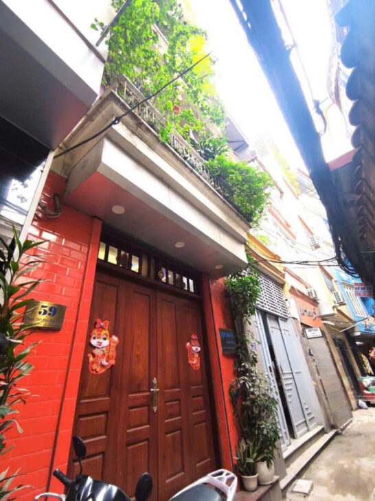 ĐỘI CẤN – NGÕ THÔNG RỘNG – NHÀ ĐẸP Diện Tích 46m2 5 tầng mặt tiền 3.9m Giá 13.9 tỷ